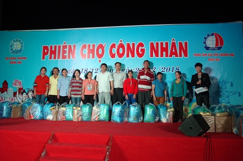 PHIEN CHO CONG NHAN.jpg