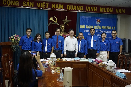 hoi nghi giua nhiem ky 1.jpg