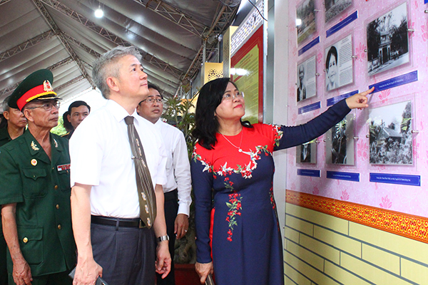 di chúc bác 4.1.JPG