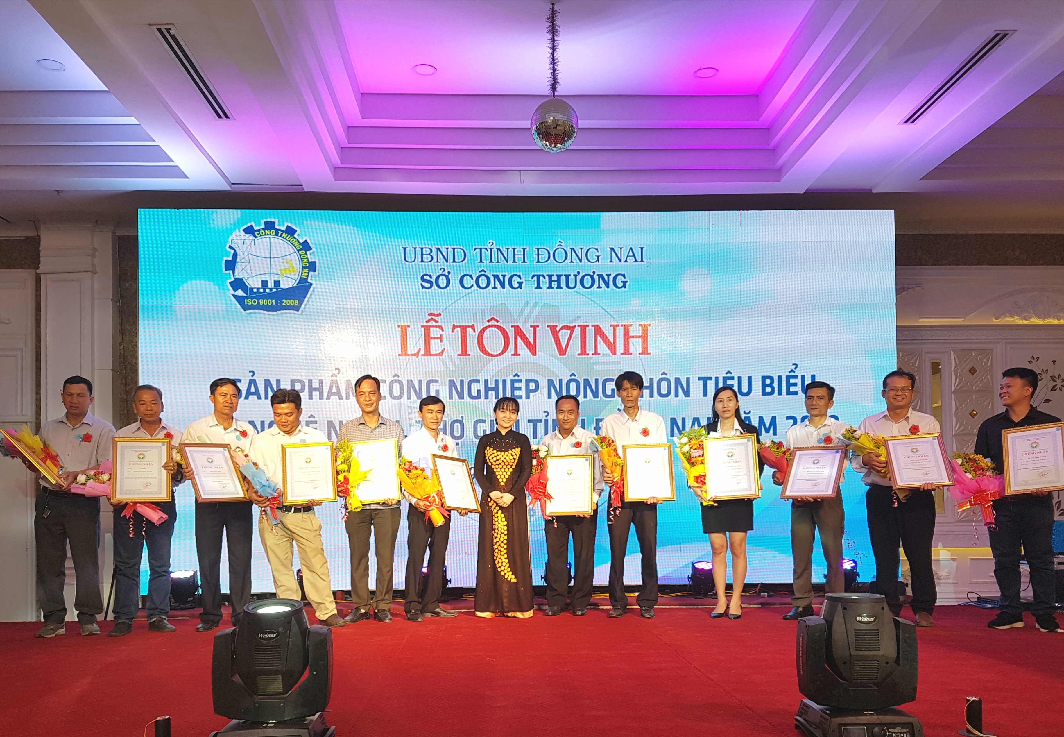 Lễ tôn vinh sản phẩm CNNT tiêu biểu.jpg