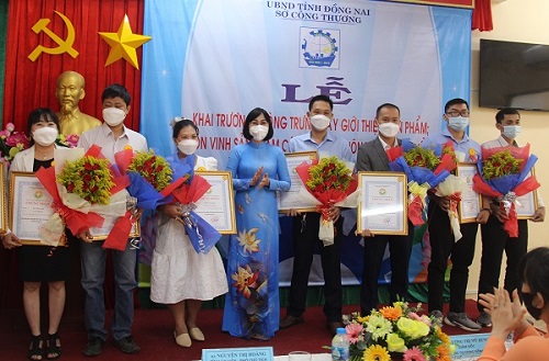 2022-le ton vinh.jpg