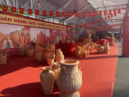 2842025 gom vinh long.jpg