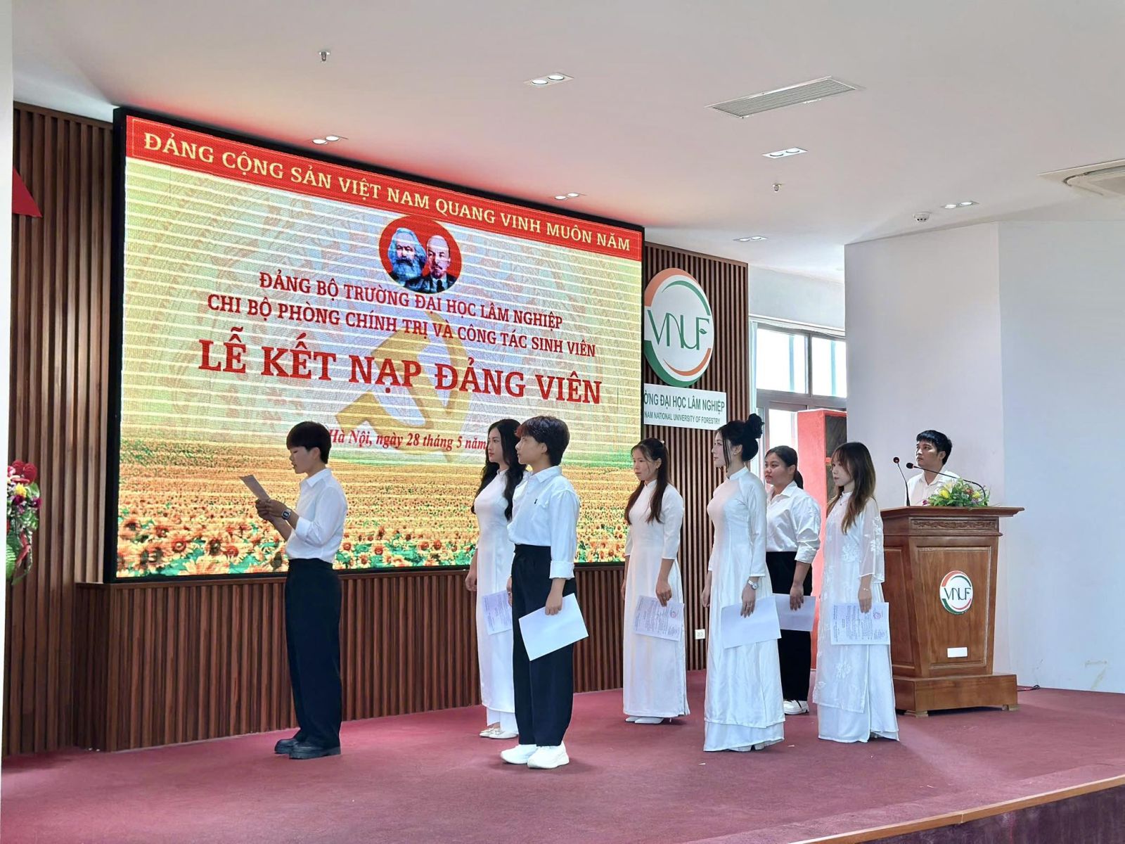 https://dangcongsan.vn/upload/2006988/fck/huyennt/ket%20nap%20Dang.jpg
