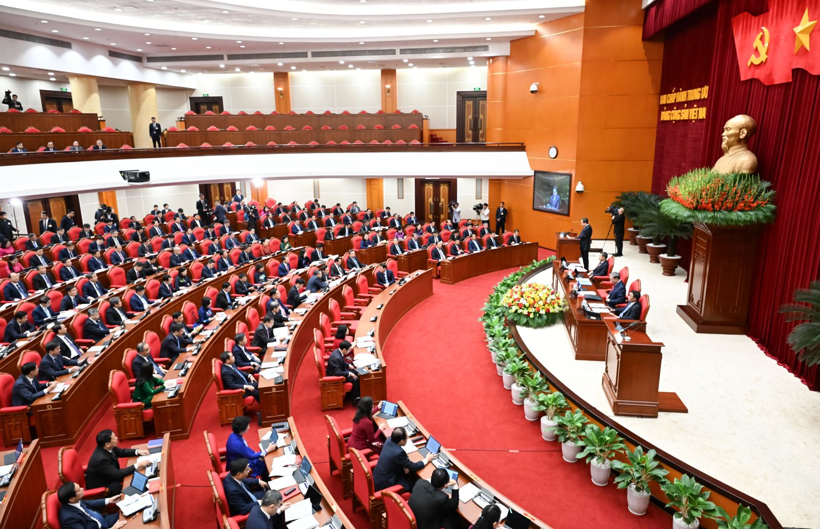 https://dangcongsan.vn/upload/2006988/fck/huyennt/HNTW%202%20may%20tinh%20bang%202.jpg